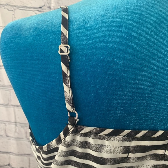 🈹⬇️ Faded Glory Cami Top - Picture 2 of 6